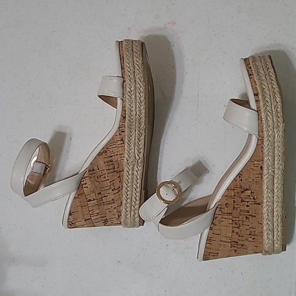 White wedge sandals with ankle strap size 9 - Picture 4 of 10